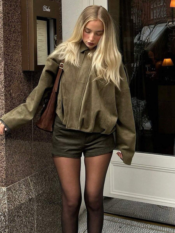 Elegante, chic y ligera chaqueta bomber para damas