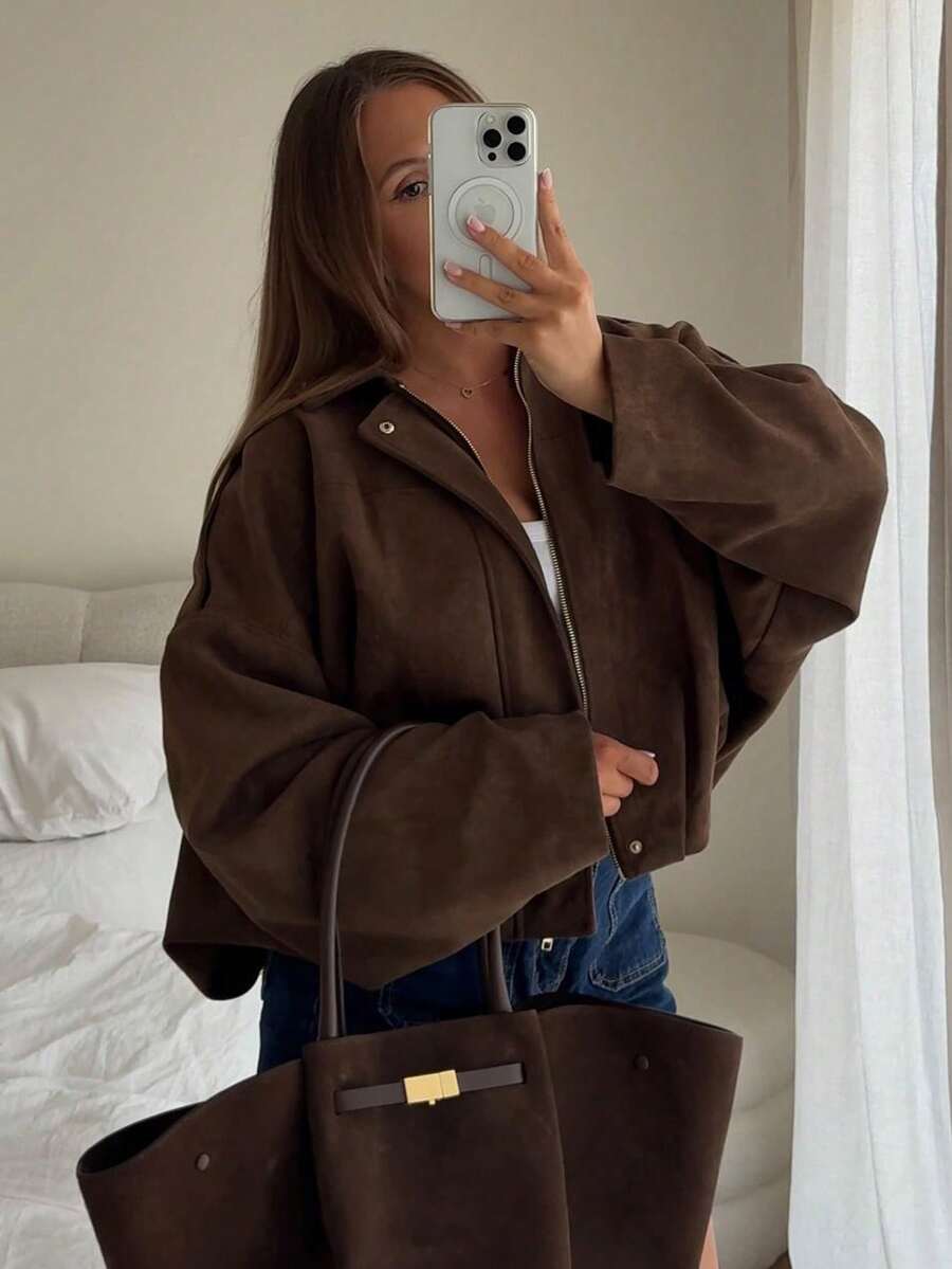 Elegante, chic y ligera chaqueta bomber para damas