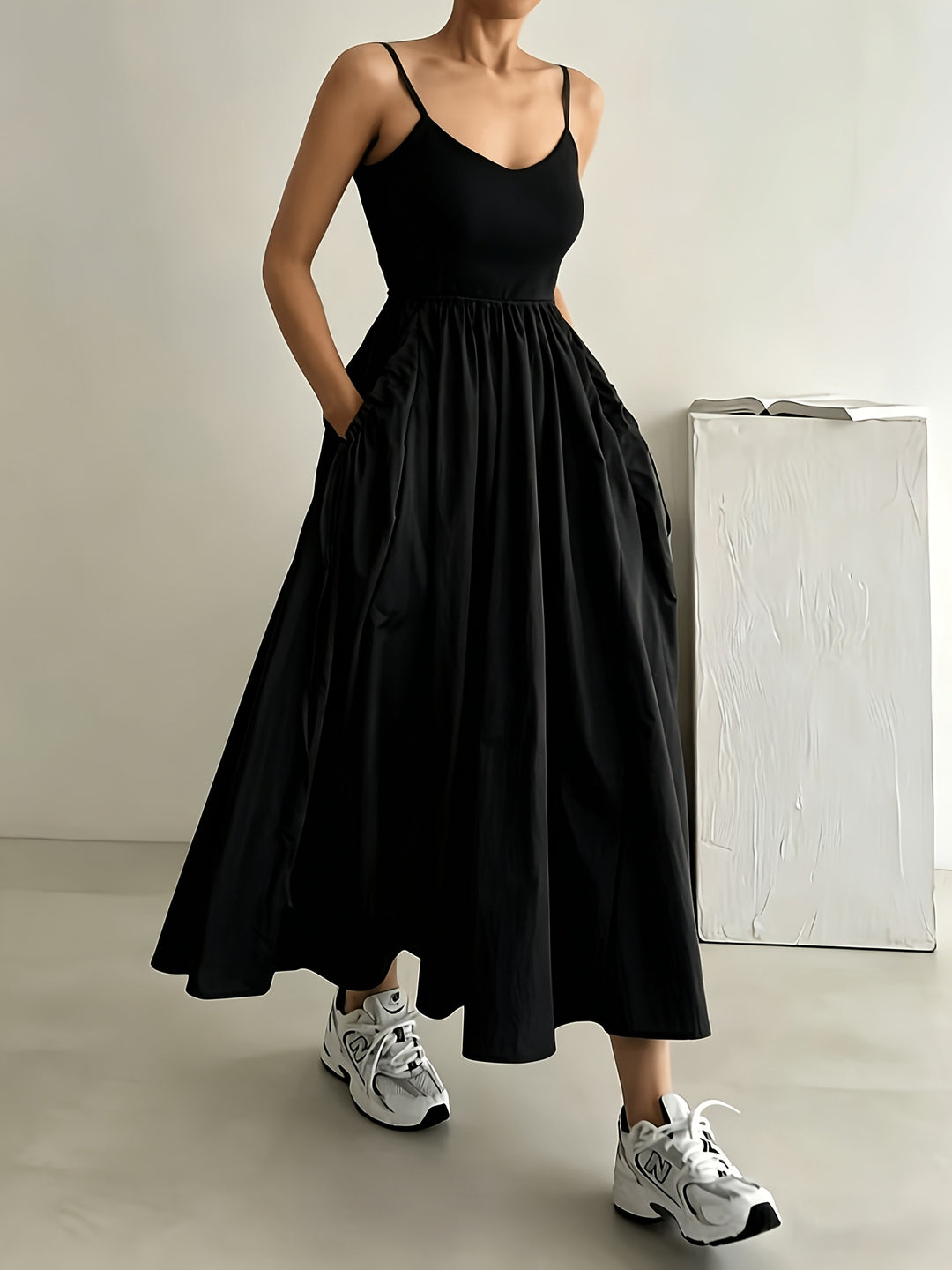 Anna - Vestido de Gran Swing con Cintura Plisada y Sin Mangas
