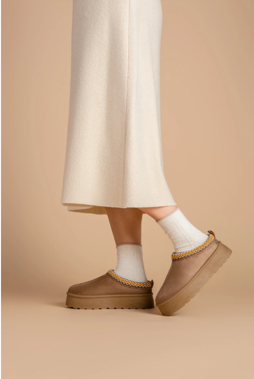 Pantofle LONA - Měkké a luxusní pro vnitřní i venkovní použití