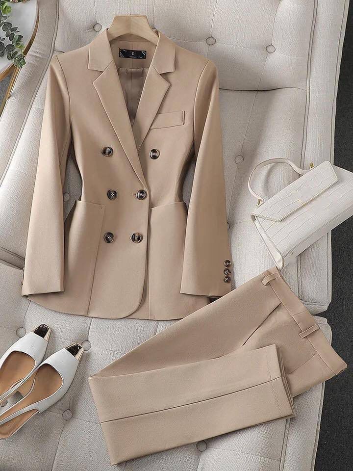 Traje Selma disponible en tallas del 38 al 56