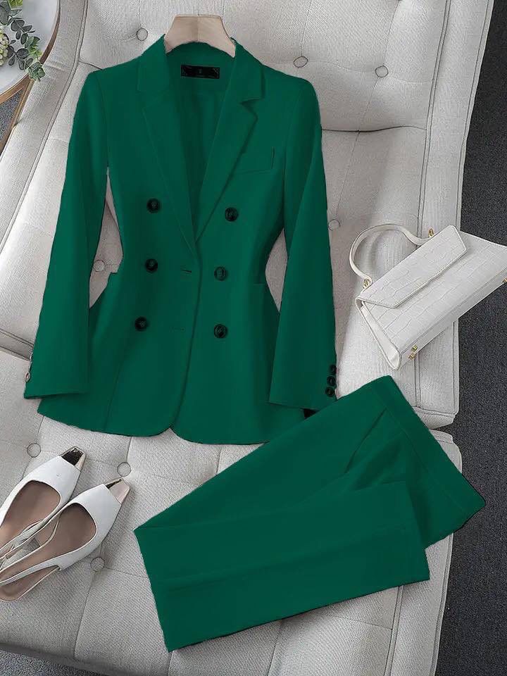 Traje Selma disponible en tallas del 38 al 56