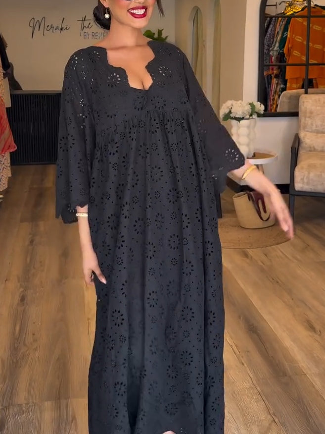 Vestido negro elegante con diseño calado chic