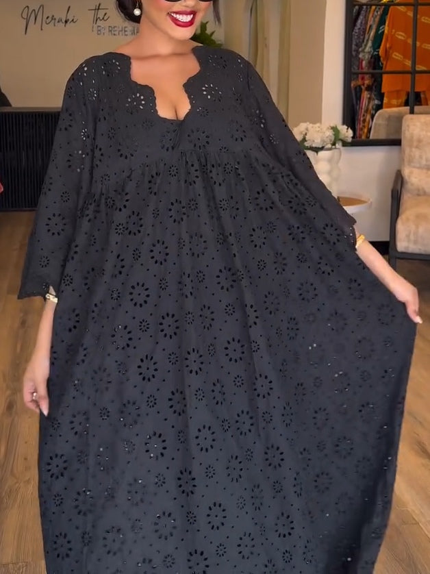 Vestido negro elegante con diseño calado chic