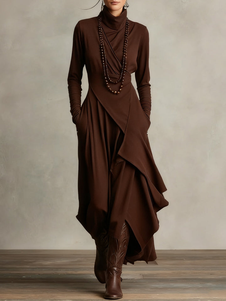Georgia™ | Vestido maxi plisado asimétrico en color morado con cuello alto (collar no incluido)