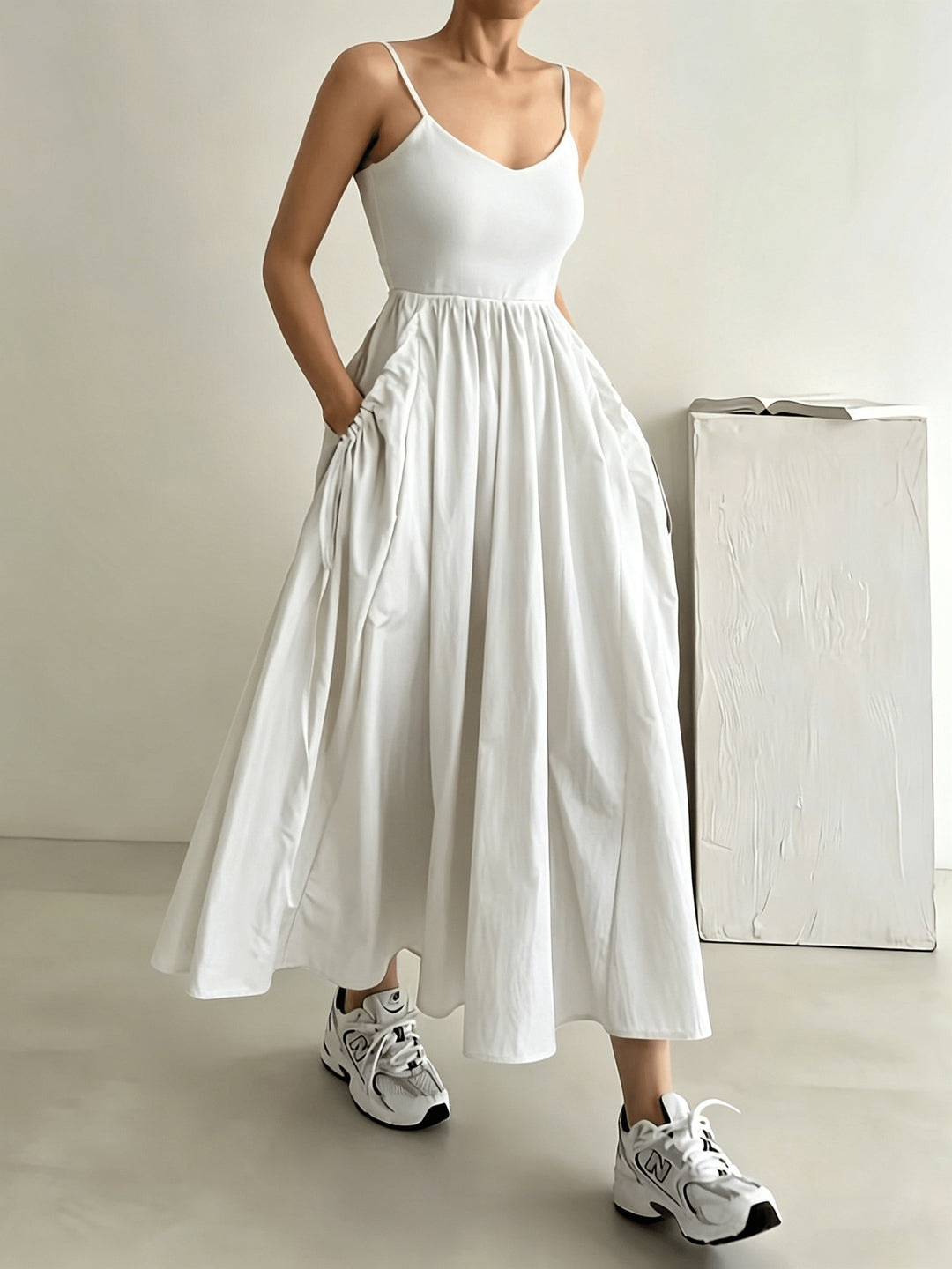 Anna - Vestido de Gran Swing con Cintura Plisada y Sin Mangas