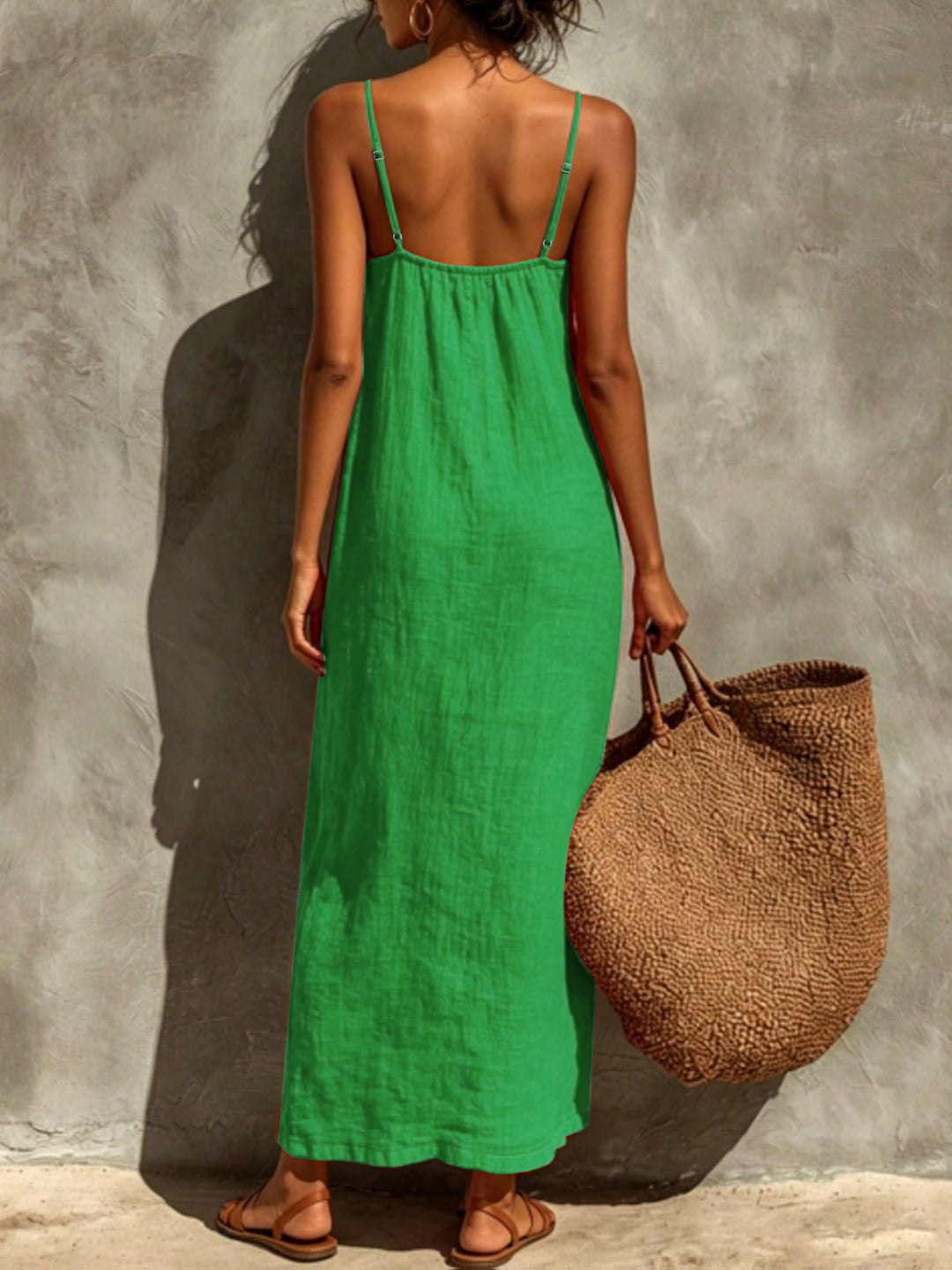 Kara | Vestido maxi de color sólido y tirantes de espagueti